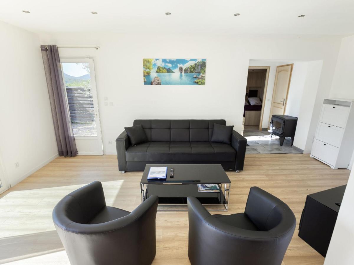 Modern Holiday Home With Private Pool บริญญอล ภายนอก รูปภาพ